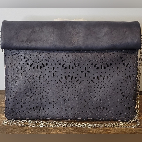 Urban Expressions Handbags - Urban Expressions Crossbody Clutch